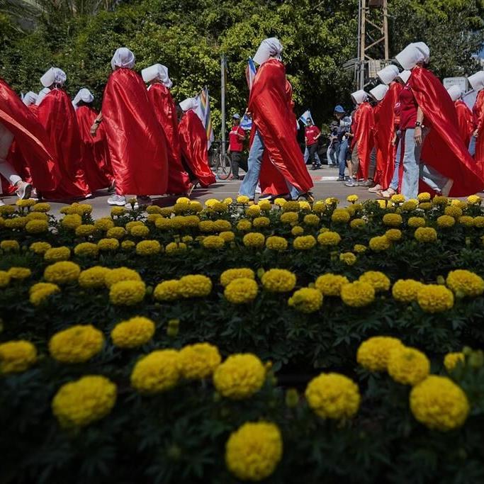 Israelis block roads in protest against Netanyahu legal plan
